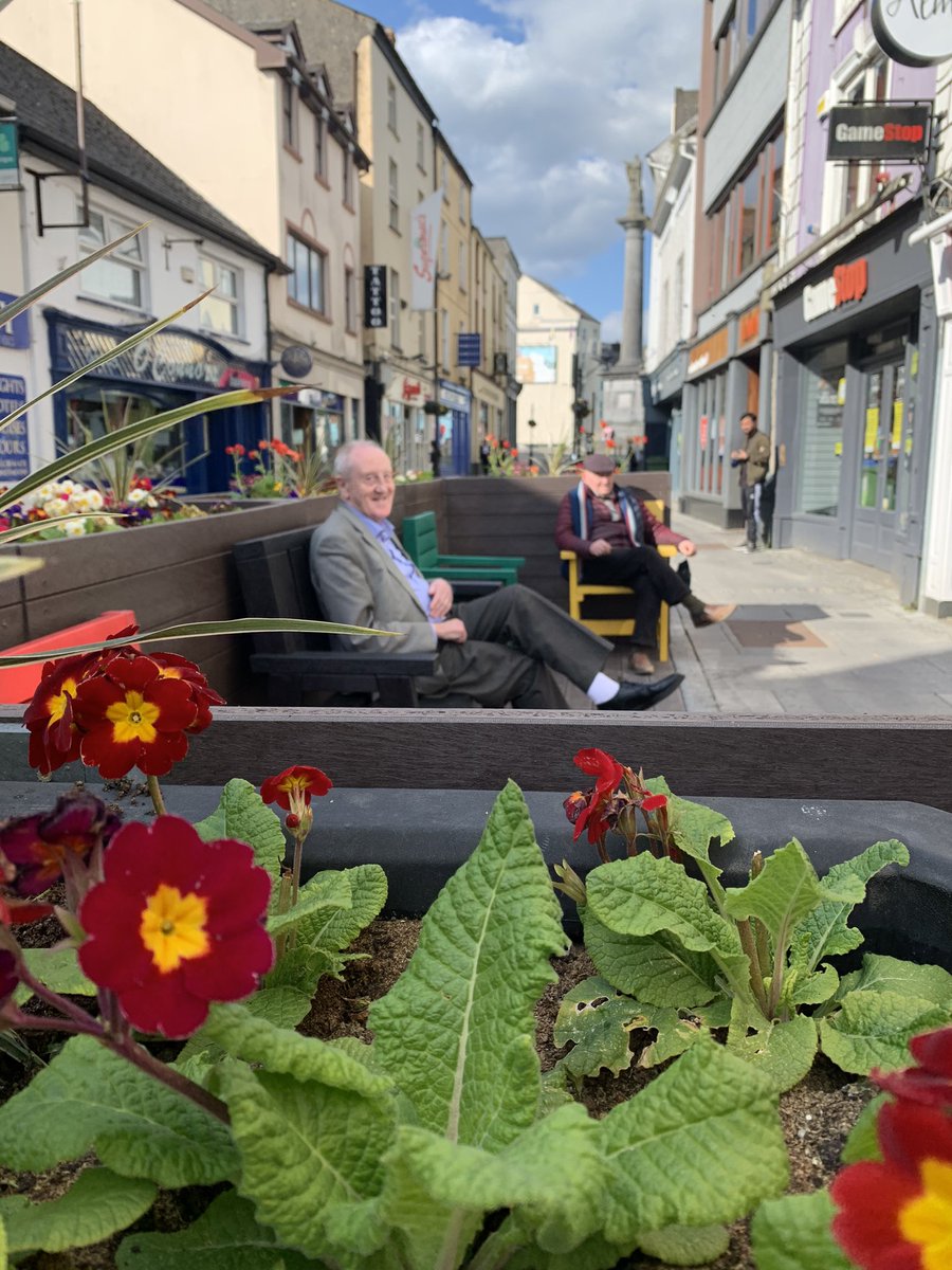 Two lovely characters enjoying the sunshine &amp; having the chats in Ennis this morning! #EverybodyLovesEnnis