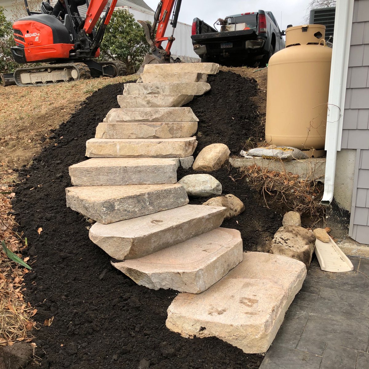RockSolidSolut1's tweet photo. What do our cut Boulder steps look like as a finished product? Absolutely beautiful! A natural elegance to your properties hardscape!

#rocksolid #stonebuildsbest #stonemason #masonry #home #wholesale https://t.co/7nCrJ72R83
