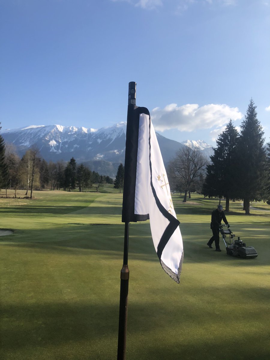 Another sharp one this morning although only -2 overnight so at least it’s moving the right way 👍 &amp; surfaces getting sharper day Nice work from Janko inserting the laser prisms into the flag stick for a much cleaner look <a href="/royalbledgolf/">Royal Bled Golf</a> <a href="/IMGPrestigeGolf/">IMG Prestige</a> <a href="/BIGGALtd/">British & International Golf Greenkeepers Assn.</a> <a href="/SloveniaInfo/">Feel Slovenia</a> 😎