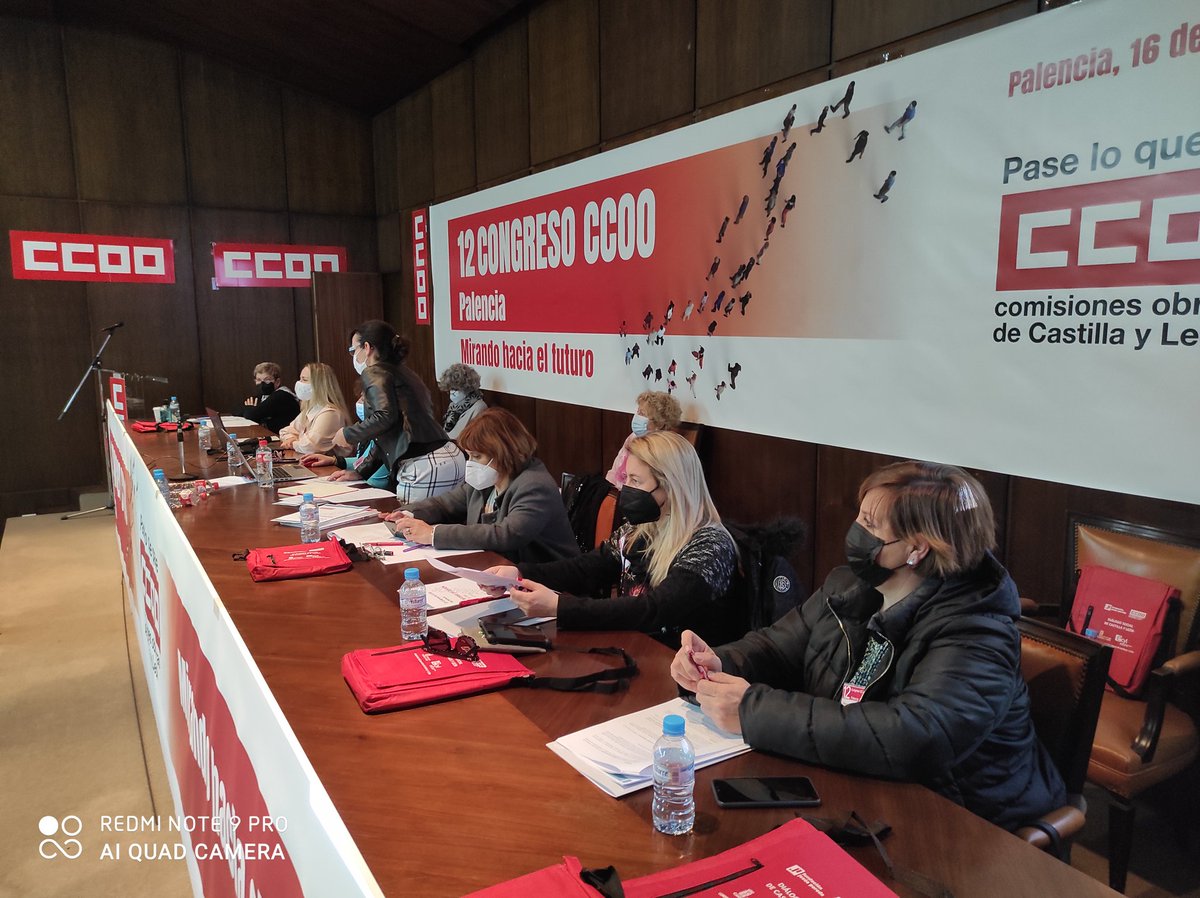 carlos_castedo's tweet photo. Los congresos de @CCOO son momentos para el debate de las ideas y para la reflexión sobre el trabajo realizado
Momentos para renovar compromisos personales y para dar pasos al frente
Hoy en el Congreso de CCOO de Palencia la foto de la renovación es femenina
#OrgulloDeSerCCOO https://t.co/DU7RPnHXW1