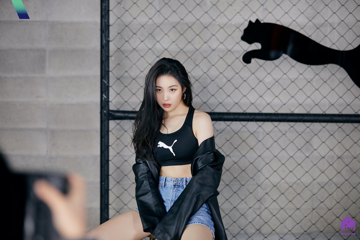 PHOTO ⠀ miya-ne ONLY 우리 선미 미모로 PUMA 현장을 뒤집어 놓으셨다..! https://www.vlive.tv/po...