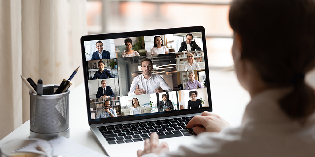 Fujitsu_DE's tweet image. Wie #SoftwareRoboter die (Sozial-) #Versicherungen revolutionieren können 🤖 
Moderiert von Martin W. Puscher (@marwin_hh) diskutieren Anna Müller (@ARAG) und unsere #RPA Expert*innen gemeinsam mit euch, wie man bestehende Hürden meistern kann.

👉 okt.to/8tXYCA