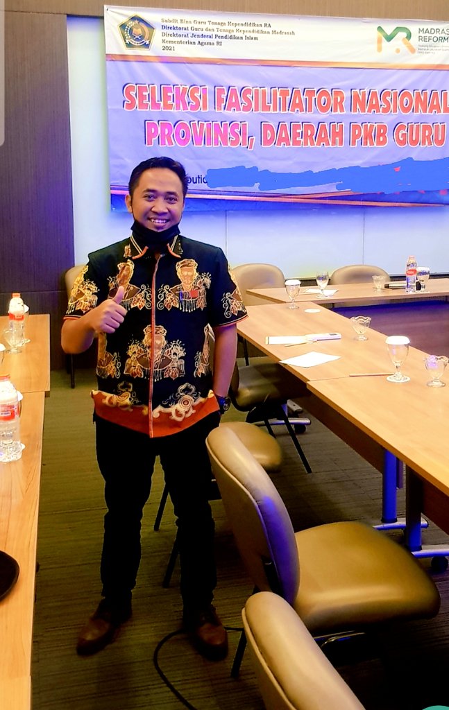 Alwi0427's tweet photo. Suwun eyang @catoer_ndp, bunda @BloraBatik  
Sabar.trokal.narimo (wejangan dri eyang samin) 
Kain batik produksi #VIESTASEKARBLORA @BloraBatik emang sangat sangat istimewa. https://t.co/k7ADVE57e9