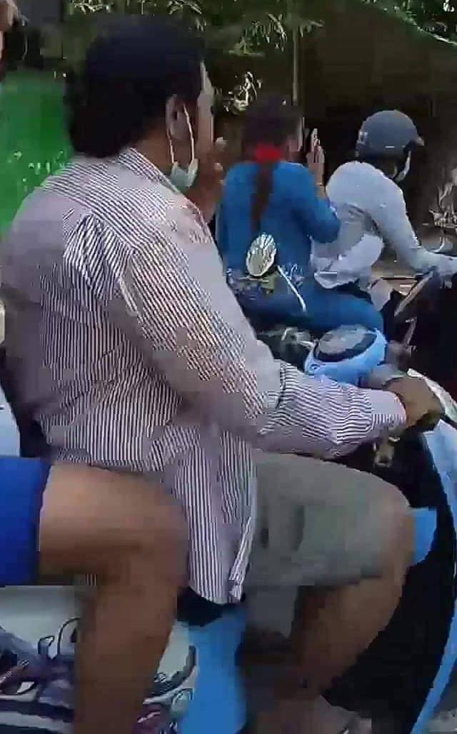 WaiMoeNaing, strike leader of Monywa, who was unlawfully hit by car, abducted and falsely charged by junta terrorists yesterday is seen brutally tortured in a photo released by media. 
#Apr16SilentStrike 
#ReleaseTheDetainees 
#WhatsHappeningInMyanmar