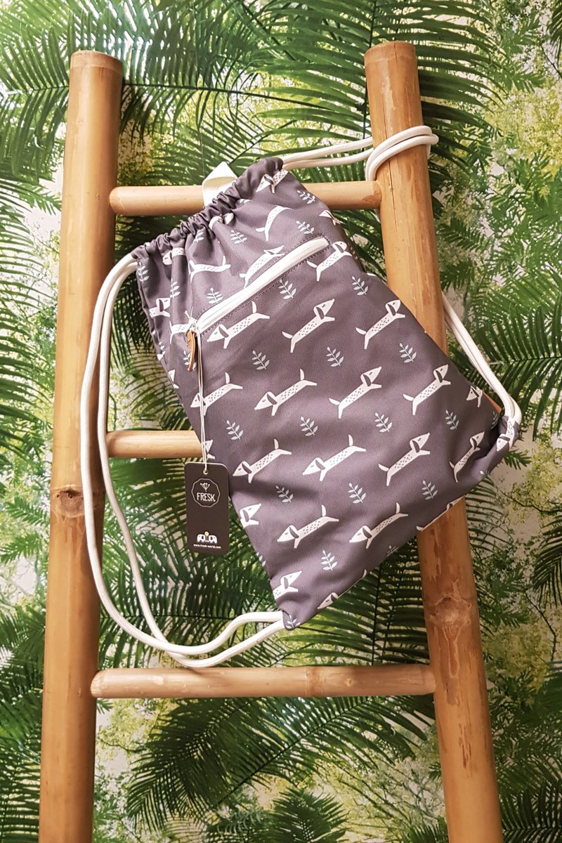 GreenPicnicNL's tweet image. Deze leuke Fresk tas is gemaakt van gerecycled plastic!♻️ Verkrijgbaar in diverse printjes en tof om te combineren met de andere duurzame producten van Fresk!
#greenpicnic #schoonhoven #fresk #gerecycledplastic #milieuvriendlijk #duurzaam #plasticsoep #rpet #duurzaamleven #tassen