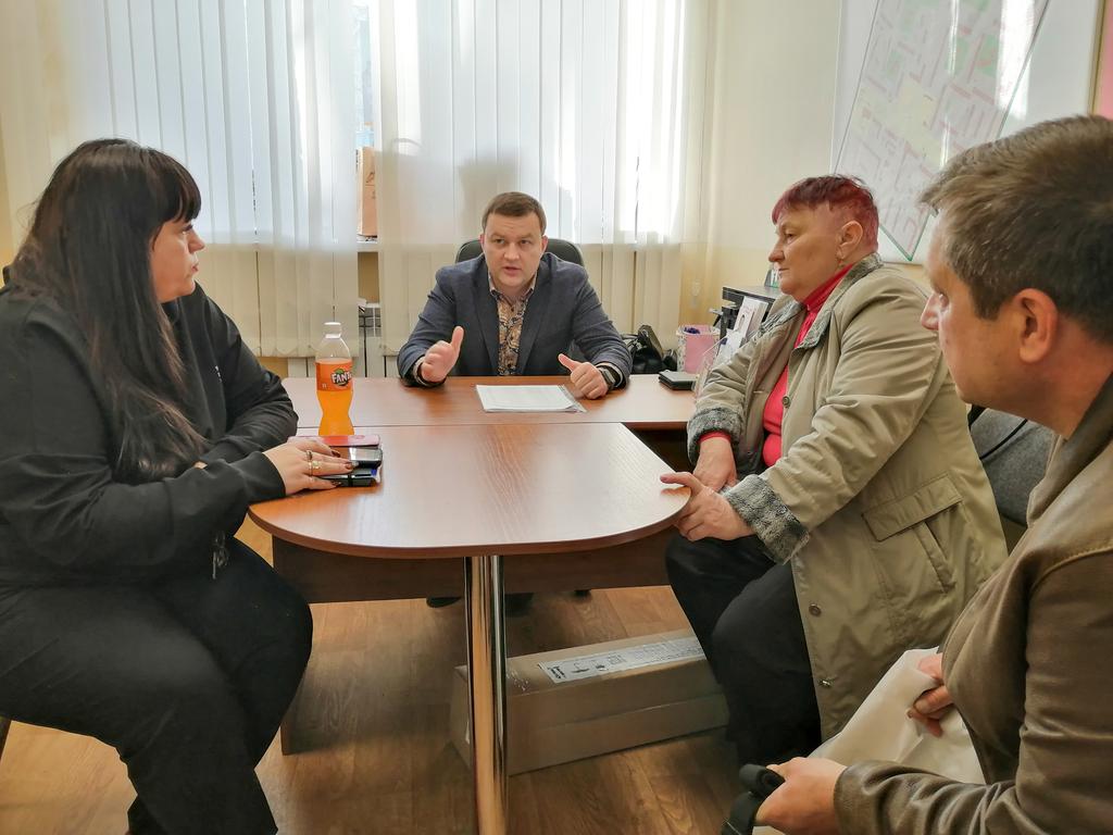 sheyanov73's tweet photo. В моей общественной приемной прошла встреча активистов трех домов, что��ы обсудить организацию ТОСов в их дворах. #Ульяновск #31округУльяновск #регион73 #ulway #31Округ #двор #ШеяновВладимир #Рябикова #Ефремова #Засвияжье #Отрадная #дворы #ТОС #Камышинская #ЗасвияжскийРайон https://t.co/wKLkETn3je