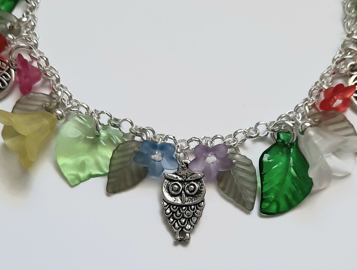 Its FRI-YAY!!!  👏 #elevenseshour 
Most of my charm bracelets that I make are one of a kind pieces. I like the idea of someone owning something unique.
#OOAK #ooakjewellery #charmbracelet #owls #FridayFeeling #shopsmallbiz