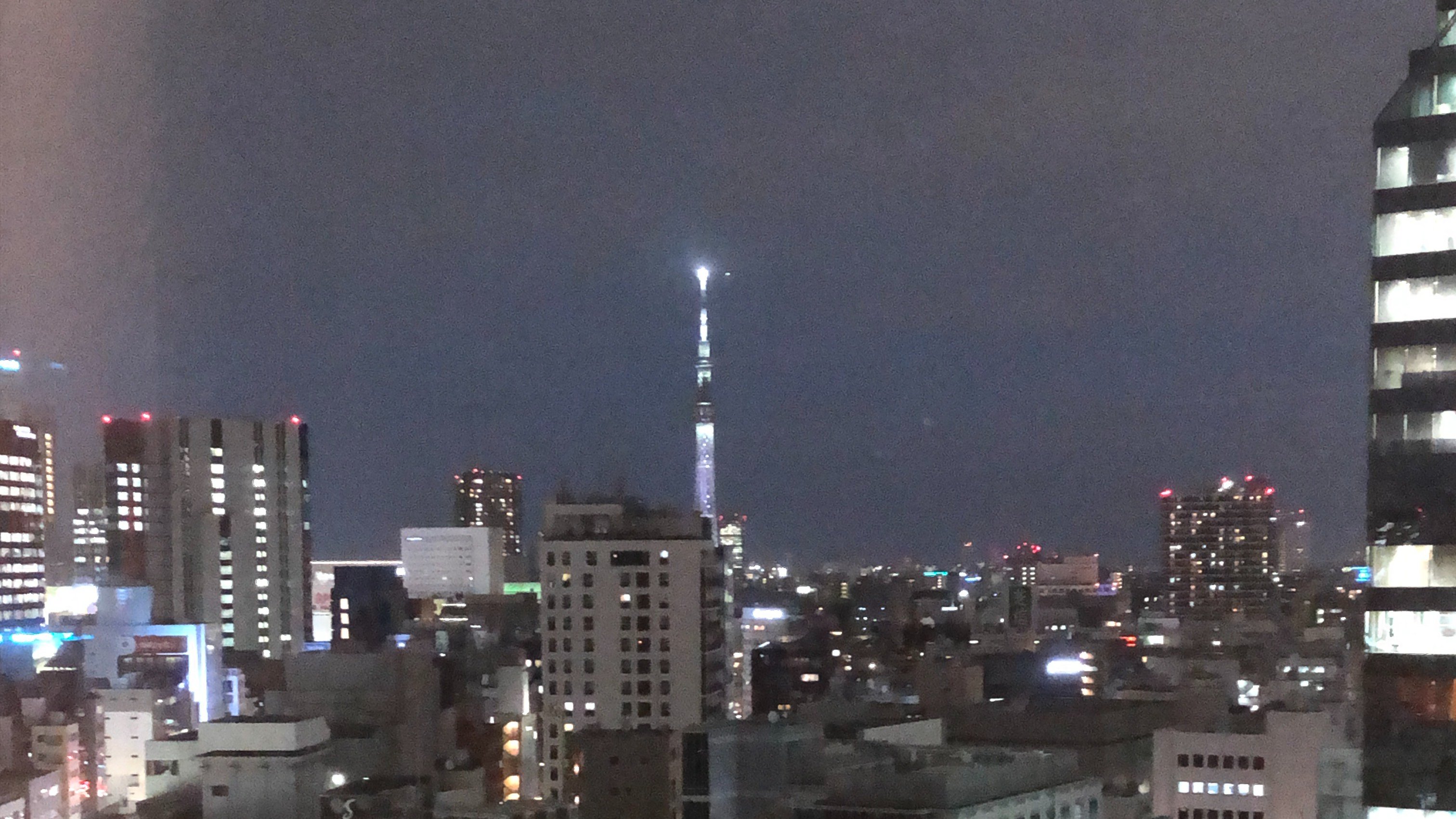 Rpanext 公式 Rpanextのオフィスからはなんと 東京タワーとスカイツリーの両方が見えるんです 夜に見るライトアップされたタワーとツリーは癒しです 今週もお疲れ様でした 今日のスカイツリー 企業公式がお疲れ様を言い合う T Co
