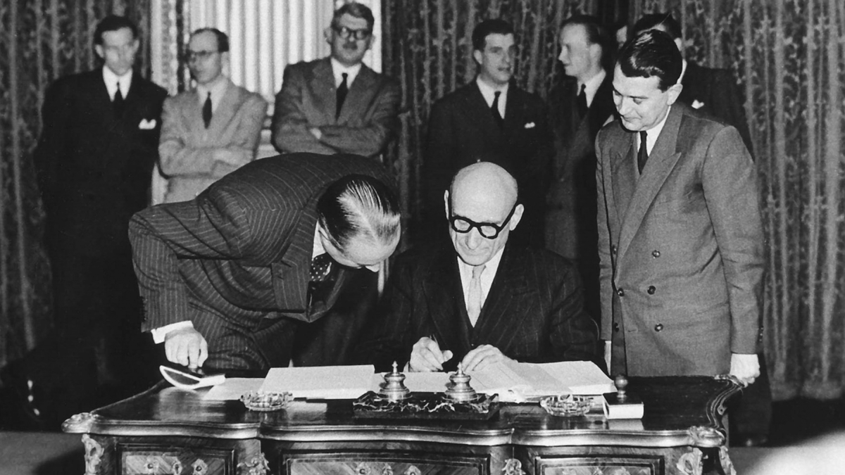 Parlamento Europeo (cuenta archivada) on X: "Hace 70 años seis países firmaban el Tratado de París estableciendo la Comunidad Europea del Carbón y del Acero (CECA). Este tratado dio inicio al proyecto