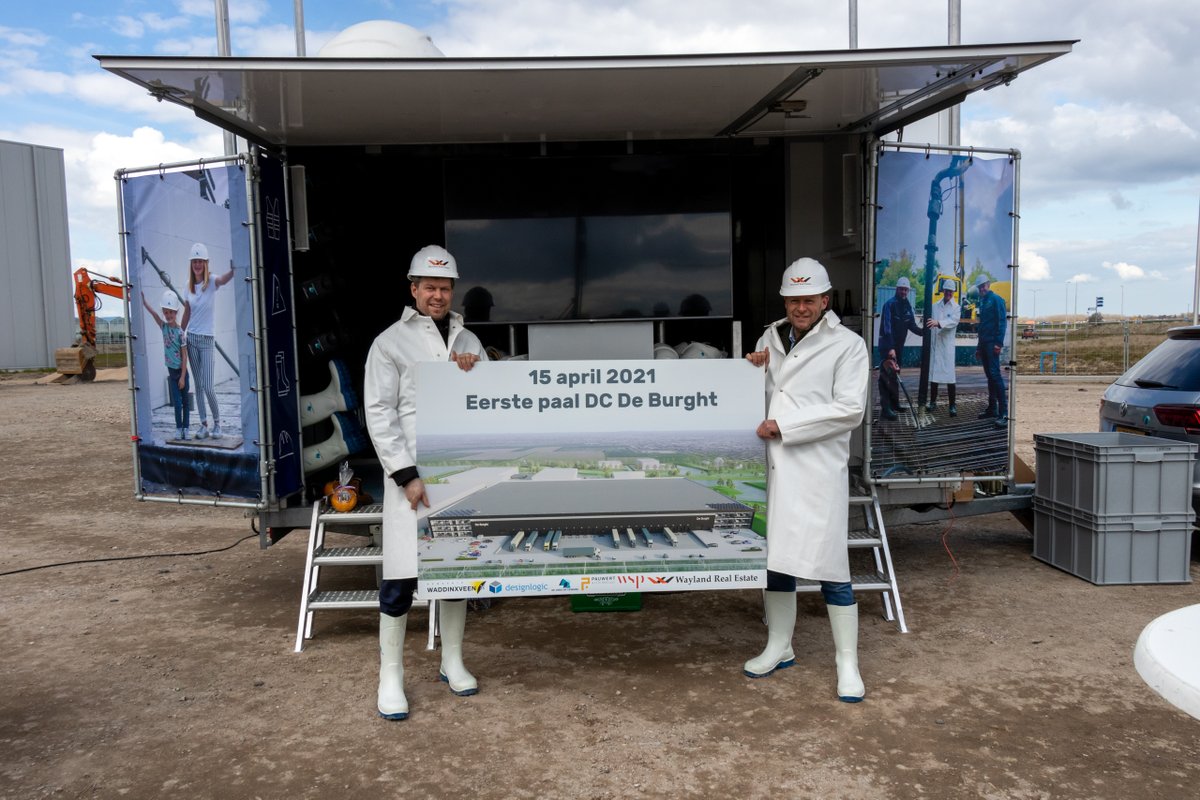 Op 15 april is door wethouder Kortleven de eerste paal geslagen voor de bouw van DC De Burght. Een nieuw modern (agro) logistiek warehouse op BusinessPark Vredenburgh in Waddinxveen. waddinxveen.nl/eerste-paal-vo…