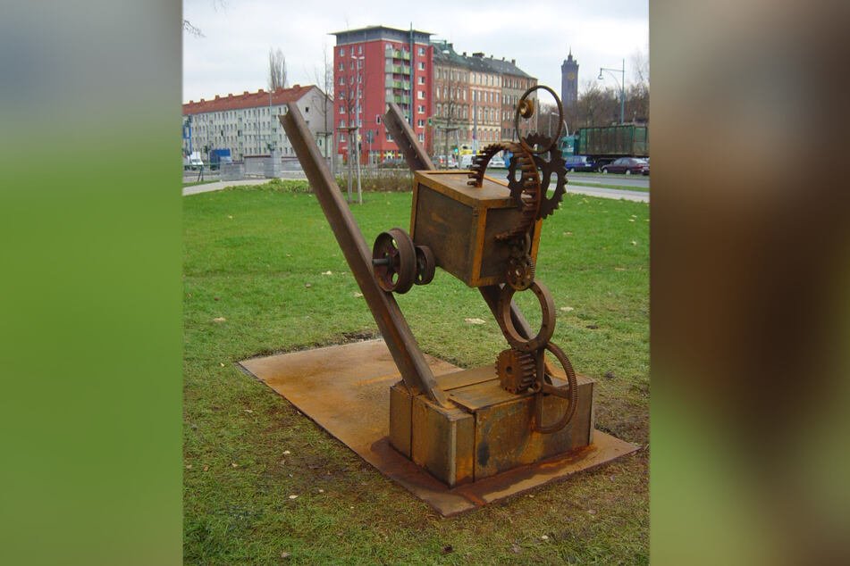 LieboldSeb's tweet image. In Chemnitz wurde unlängst Zeit ein Denkmal verschrottet, das an Richard Hartmann erinnert - fast sinnig, wenn man an den "Lokomotivenkönig" denkt. AUFRUF: Chemnitz sollte ein neues Denkmal ausschreiben, das 2025 enthüllt wird. Chemnitz ohne Hartmann ist wie Dresden ohne August.