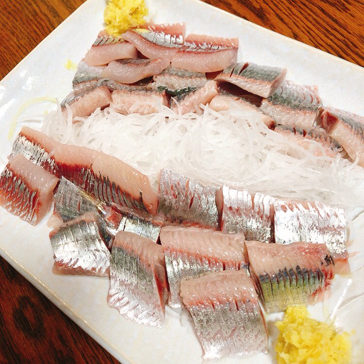 モンブランらん あや 今日の晩ご飯 遠別町で釣ったばかりのニシンを頂きお刺身で頂きました 脂ものって美味 チキンソテーと共に頂きます 北海道 鰊 にしん 旬 パパ料理 男子料理 料理好きな人とつながりたい Twitter家庭料理部 Twitter料理