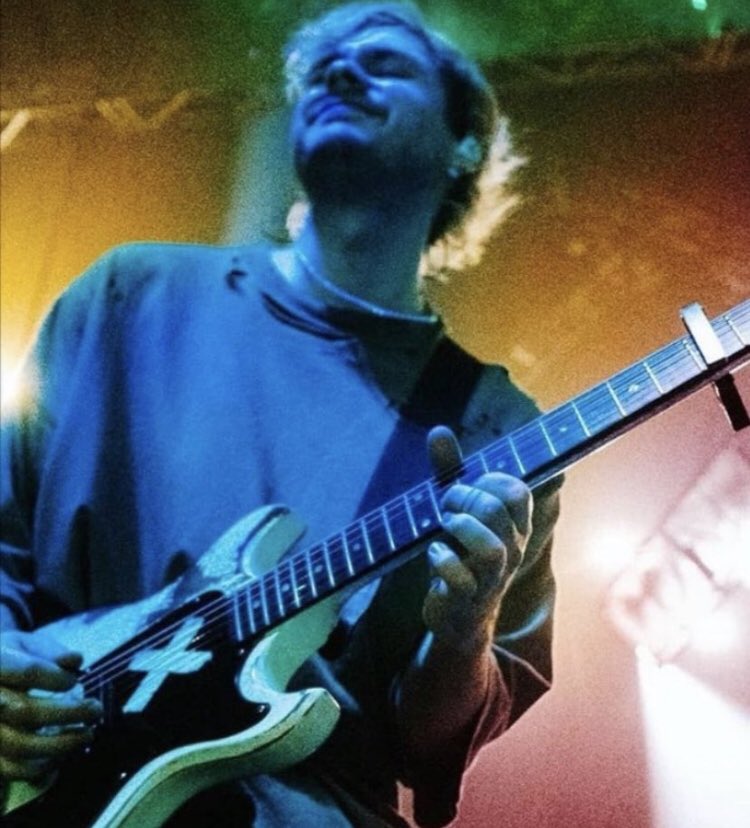 fzyguitarz's tweet photo. claim a michael picture in the replies!! i claim this 😋😋 https://t.co/FS2cOecwHg