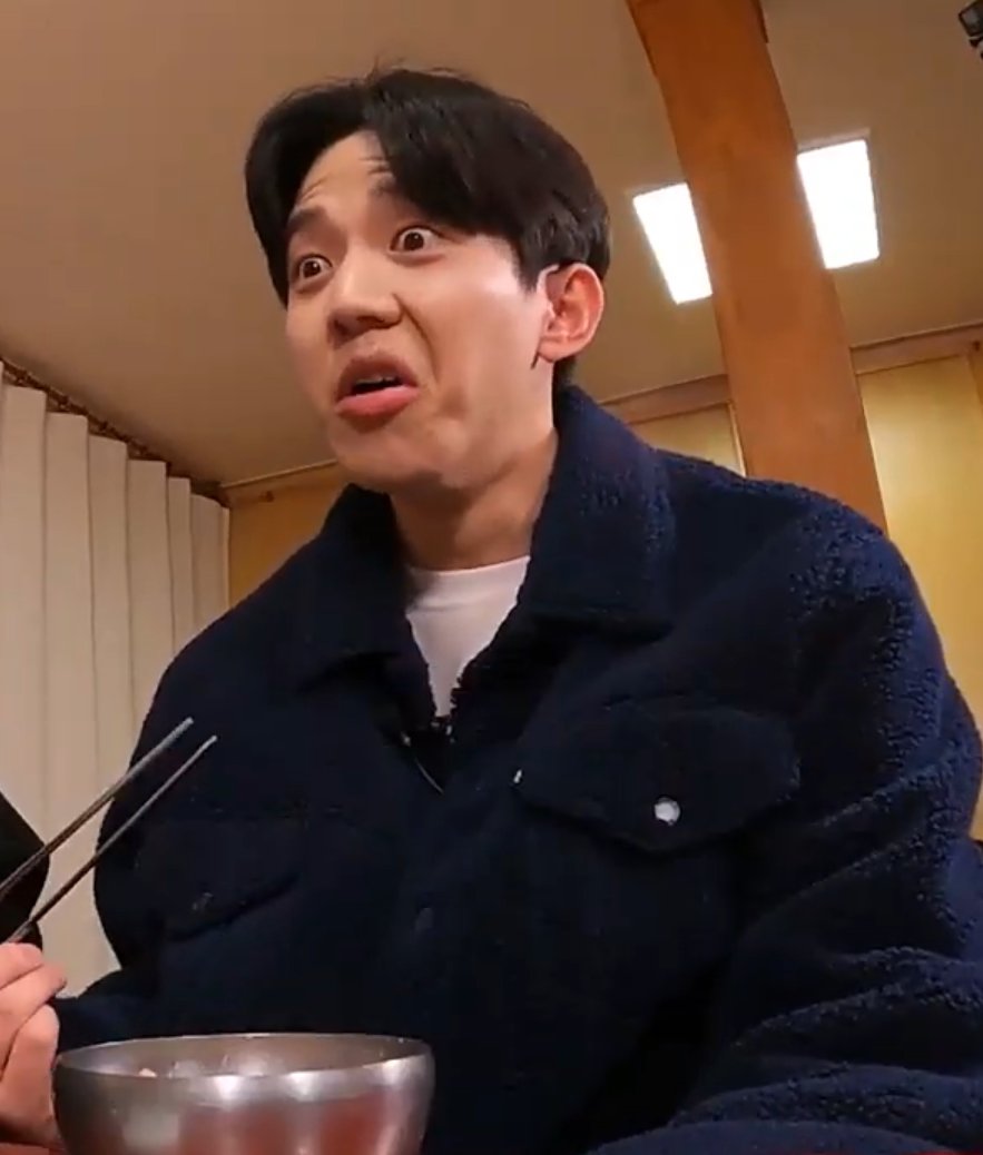 dowonpiled's tweet photo. the amount of dowoon memes when he's with food lmao https://t.co/n7rEVsnoFk