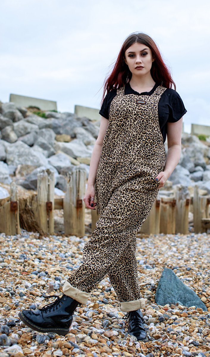 yellabrick's tweet photo. It's FRIYAY and leopard stretchy twill #RunandFly Dungs are back in stock in ALL sizes after around 3 months away! Woo. Being as this is relaunch day, your usual free pin &amp; twizzlers will be joined by a mystery extra meaning over £7 work of free goodies.

https://t.co/sMiY0nrb4Q https://t.co/KdfJucyq4o
