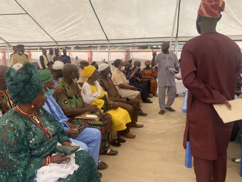 Fedfireoyo's tweet photo. Thereafter, he proceeded to Elewi Odo, Ibadan where he had a meeting with  the Oyo State Market leaders Council. The council  via their spokepersons appreciated the CG's compassionate visit and the good job FFS Oyo State Command has been doing since its establishment in the state https://t.co/6ZfO1XsTQJ