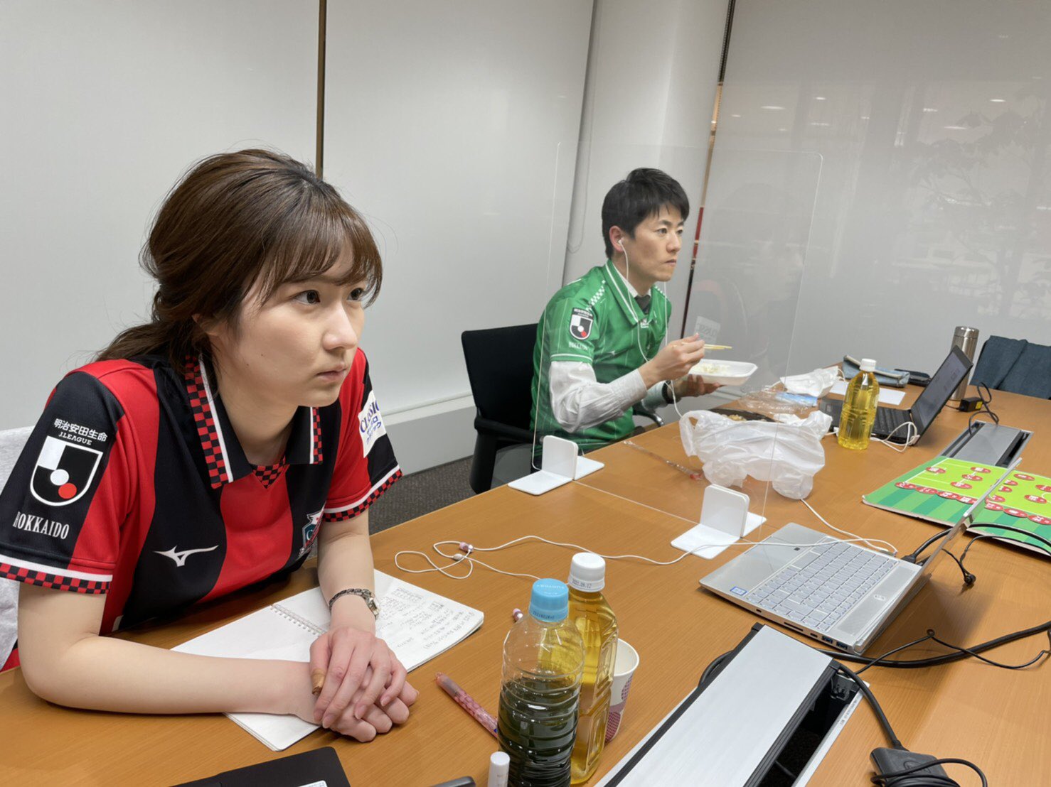 Hbc コンサドーレ取材班 今日ドキッ 終わりの2人も食い入るように観戦中 記念試合勝ちましょう 堀啓知 世永聖奈 T Co Krbshlmcnt T Co S0t2bwl685 Twitter Hbc コンサドーレ取材班 今日ドキッ 終わりの2人も食い入るように観戦中 記念試合勝ちましょう 堀啓知 世永聖奈 T Co Krbshlmcnt T Co S0t2bwl685 Twitter