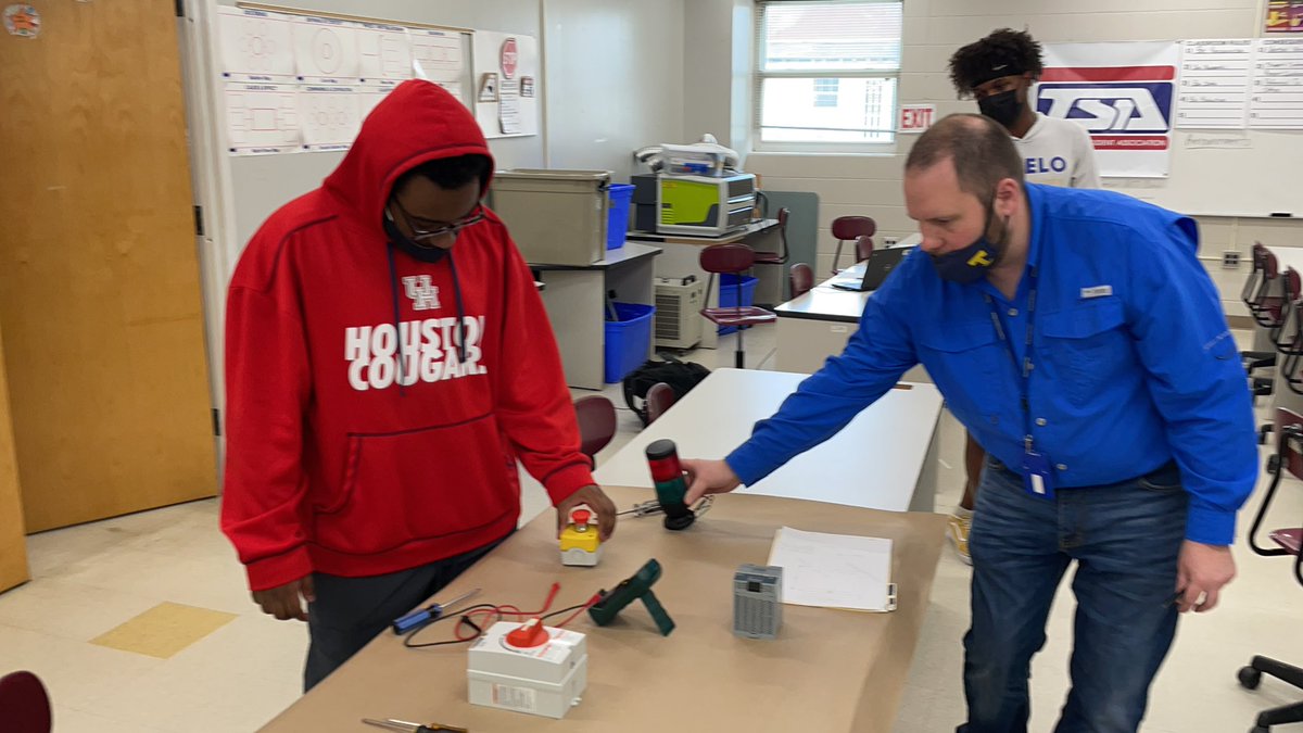 Engineering has teamed up with Welding in their collaboration with FXI to create trainers... switches and conditions...ready.set.go #handson #problemsolving #networking #collaborations  #highdemandcareers #engineering #CTEWORKS #TPSD