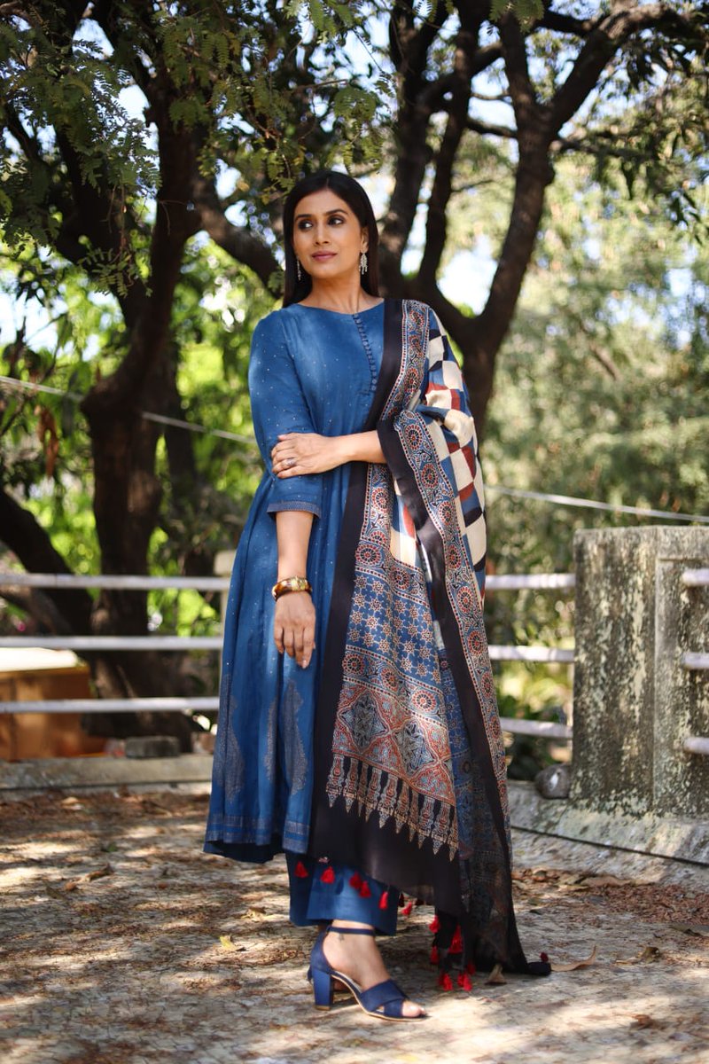 sonalikulkarni's tweet photo. On the prelude of earth day 💙

Styling @prache1 😘
Pic @shrutisbagwe ❤️📸
Makeup: Eknath More
Hair: Anita Hunurkar 

#CrimePatrolSatark #showready #ootd #bluekurta https://t.co/UgwitlLTqv
