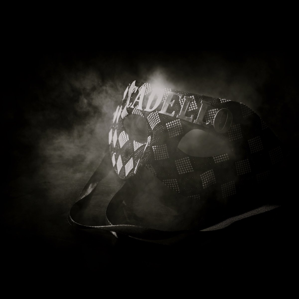 When creating Cadello, we put ourselves in a metaphorical time machine and went back to the peak of the Venetian Empire.

The Venetian mask, with all its mystery, allure and hints of scandalous fantasy, represents all that is Cadello…

cadello.com