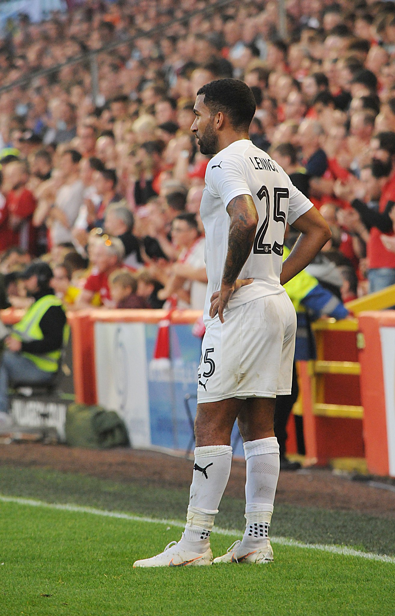  Happy Birthday to former Clarets winger Aaron Lennon, once a claret always a clarets UTC 