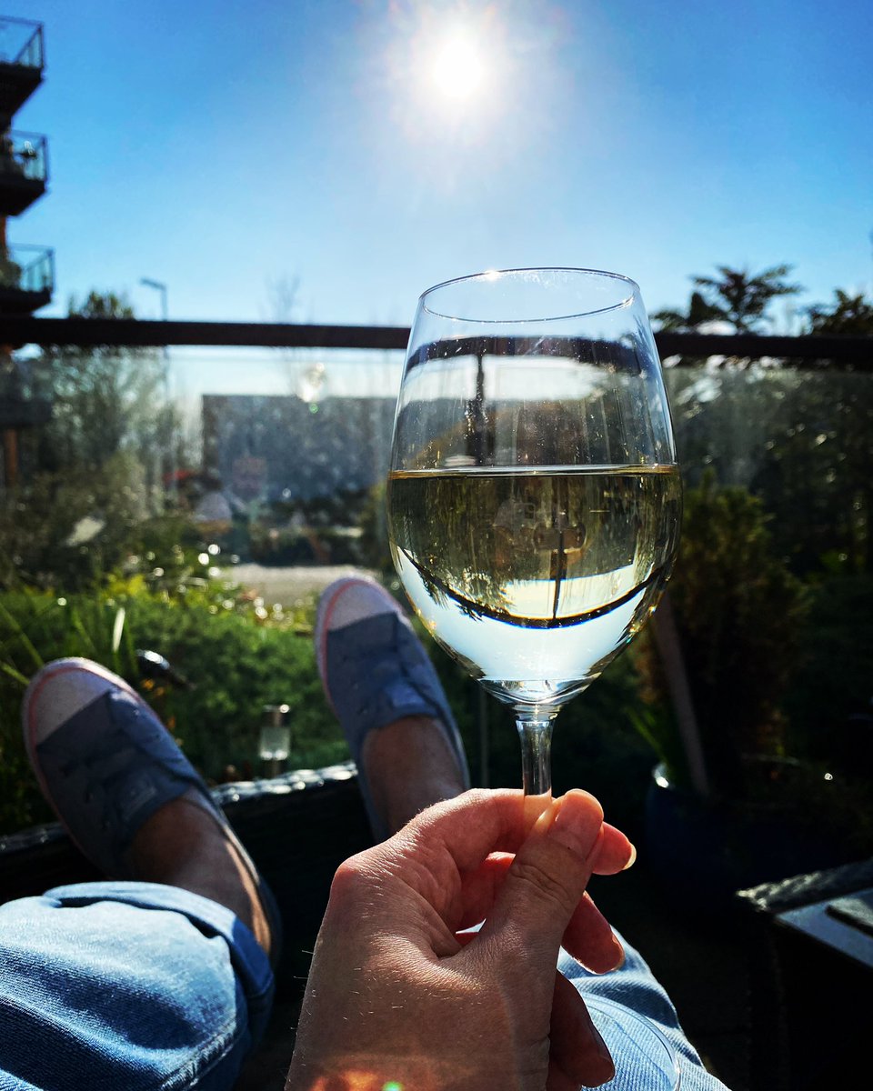cccurrie88's tweet photo. Here’s to a week of annual leave...I love doing a PhD & no matter how much I whinge about it I’m really enjoying my time writing my thesis on the work I’ve done over the past 6 years, but I’m more than ready for a week of not having to think about it! #cheers #phdbreak https://t.co/eFyYtJmUMm