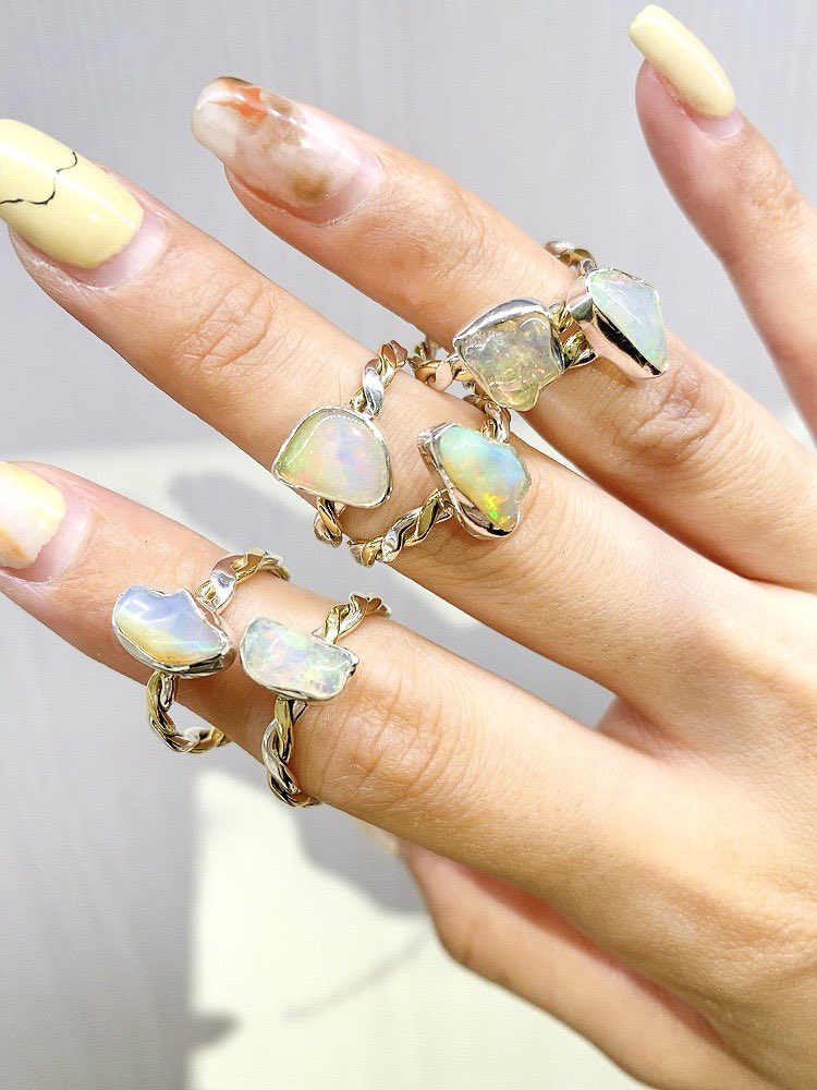 Biju Mam ビジュ マム Biju Mam Osaka Kyoto New Arrival 明日4 17 土 より販売スタート 大人気のオパールリングとブラスリングより新しいデザインの登場です Opal Ring 4 180yen Tax In Brass Ring 3 080yen Tax In 大阪