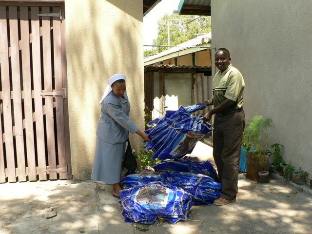 A Raincatcher side programme distributed mosquito nets to prevent malaria

Read more 👉 lttr.ai/fmyT

#WASH #Raincatcher #Tanzania