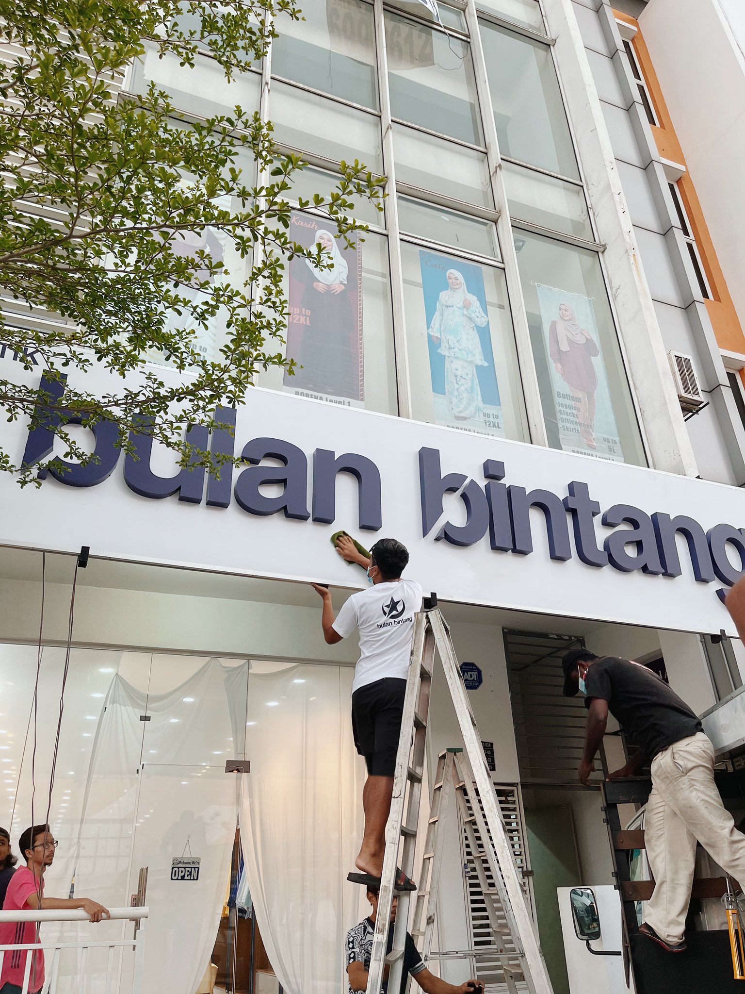 Bulan bintang bangi sentral