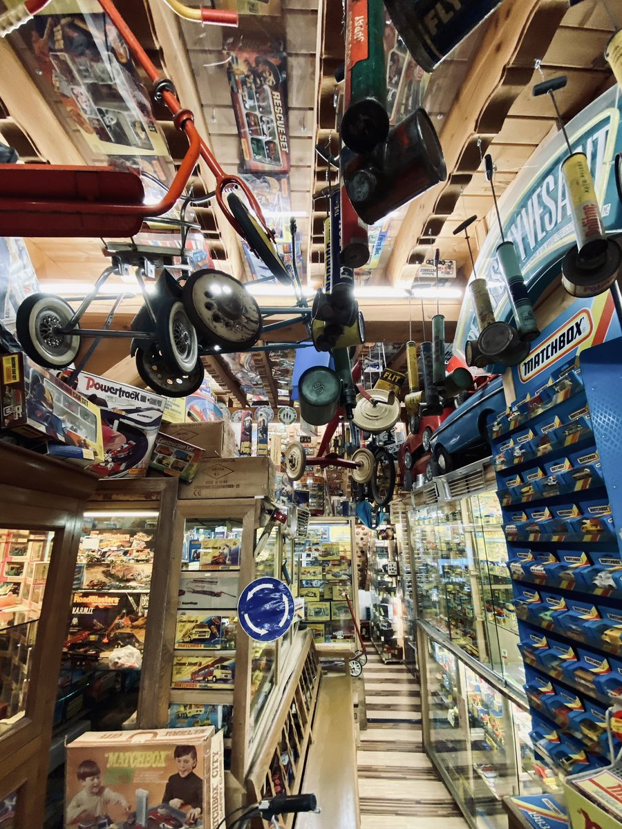 Marco_Karp's tweet photo. Der Luxemburger Jean Birsens liebt Matchboxautos. Inzwischen hat er die größte Sammlung Europas. Sein Museum ist bis unters Dach gefüllt. Wir haben ihn getroffen. Ab 16 Uhr im @ZDF 
#Luxembourg #matchbox #sammlung https://t.co/lQpN1ARx0p