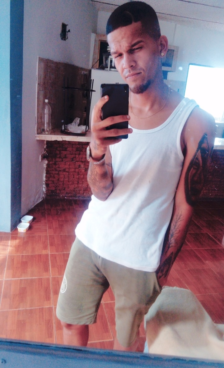 Metido en el putero pa' no pensar en ti💤