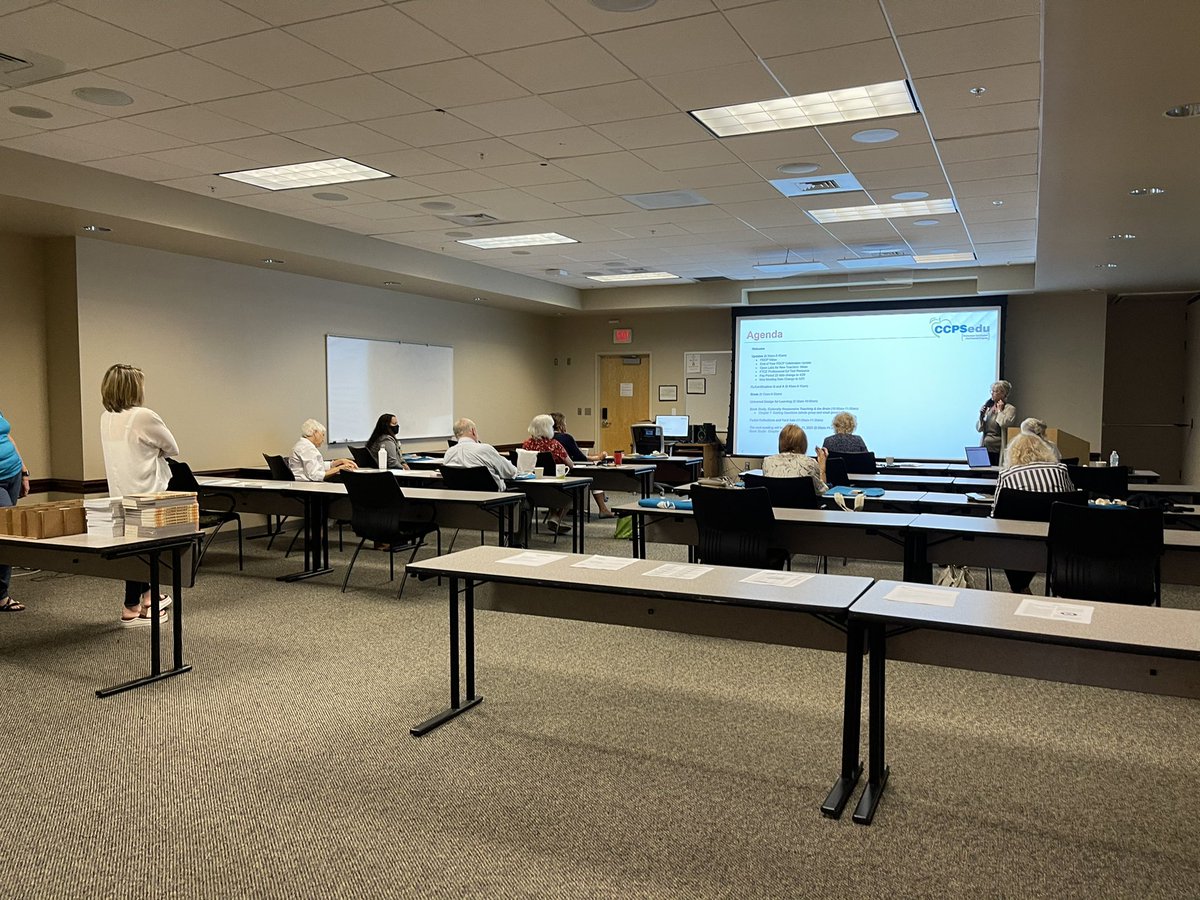 CCPSiLearn's tweet image. We are #thankful for our @collierschools District Mentors that support our teachers with alternative certification. ❤️ If you  have a college degree in any area other than education, you may be eligible to apply as a teacher within CCPS. collierschools.com/Page/13138 #CCPSpdcp