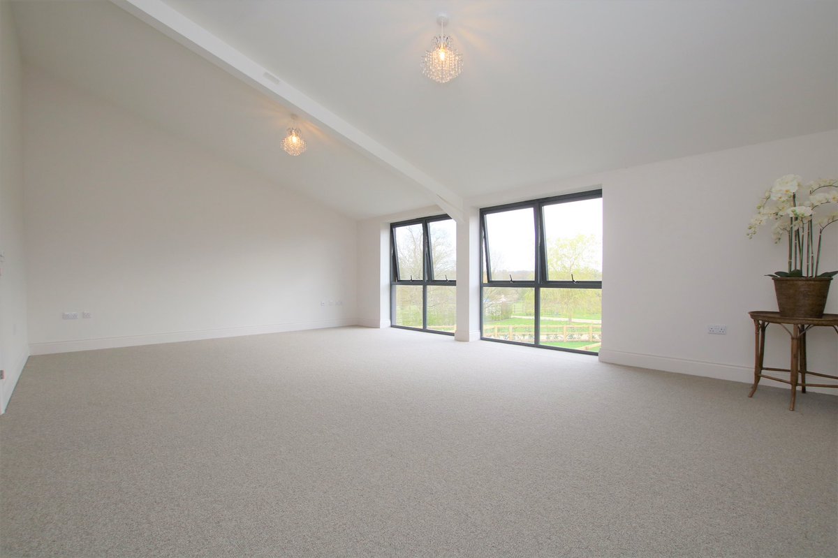 ReadingProperty's tweet image. To Let 🏠
We are delighted to present this newly converted 3 bedroom barn conversion.
This superb unfurnished property is set within beautiful open farmland and comprises of spacious and flexible accommodation. #werehere #winkworth #foreverystep #localpropertyexperts