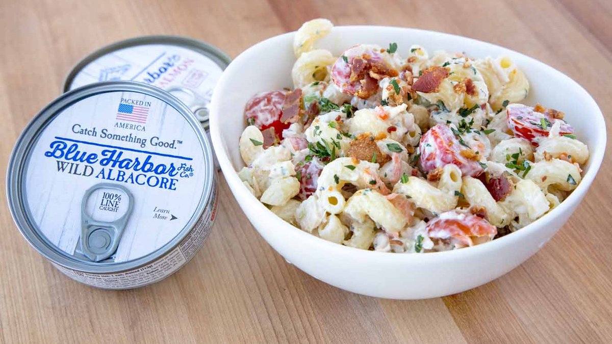 AskChefDennis's tweet photo. The only canned tuna I know I can depend on is Blue Harbor Wild Albacore Tuna, Its definitely the #CleanCutWinner. It elevated my Tuna Macaroni Salad Deluxe to a whole new level of deliciousness! 
#ad #BlueHarborFishCo #HandsDownBetter 
Printable Recipe-> https://t.co/6xEGxfDSkz https://t.co/yeEc6qjfhi