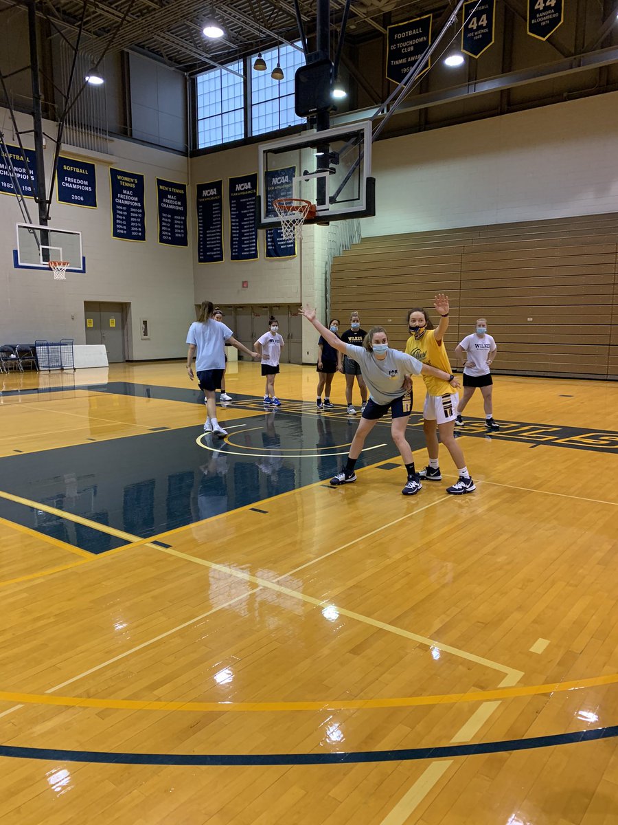 Guards working on post ups this morning! Love the effort of this group during these spring workouts! #Stretch4 #HWPO #GoWilkes <a href="/jjdegs14/">Juliann Duignam</a> <a href="/k1_katelyn/">Katelyn Kinczel</a> <a href="/WilkesWBB/">Wilkes University WBB</a>