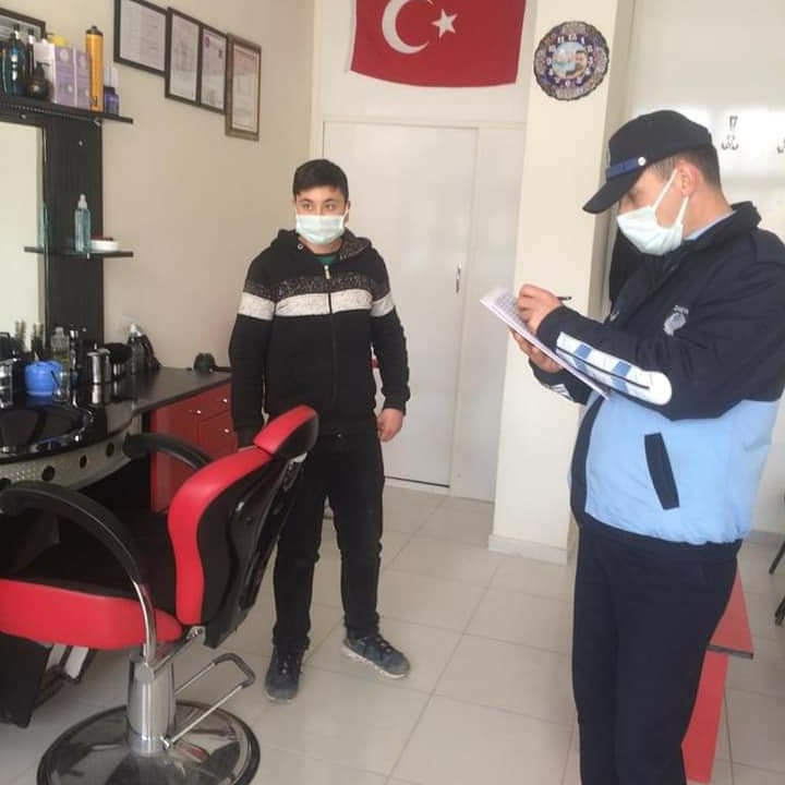 Dinamik Denetim Modeli Kapsamında İlçemizde bulunan yeme, içme yerleri, pide fırınları, marketler ve kuaförlerin denetimi Belediyemiz Zabıta ekiplerince yapıldı. Maske, mesafe ve hijyen kurallarına uyulması hususunda esnaflarımız bilgilendirildi.
@alicelik_64 <a href="/KutahyaValiligi/">T.C. Kütahya Valiliği</a>