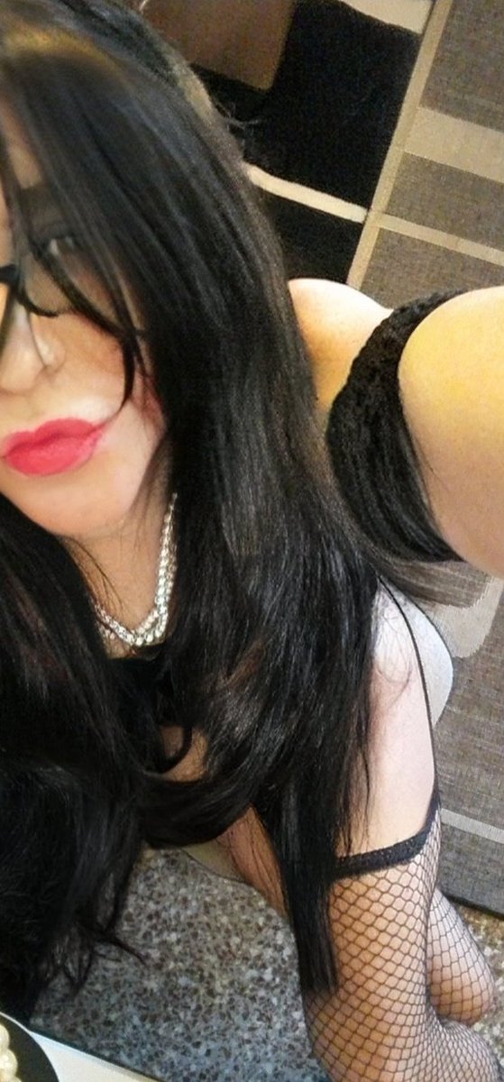 Monicatrav71 Oggi interrogo Professoressa Monique  sissymotivation.