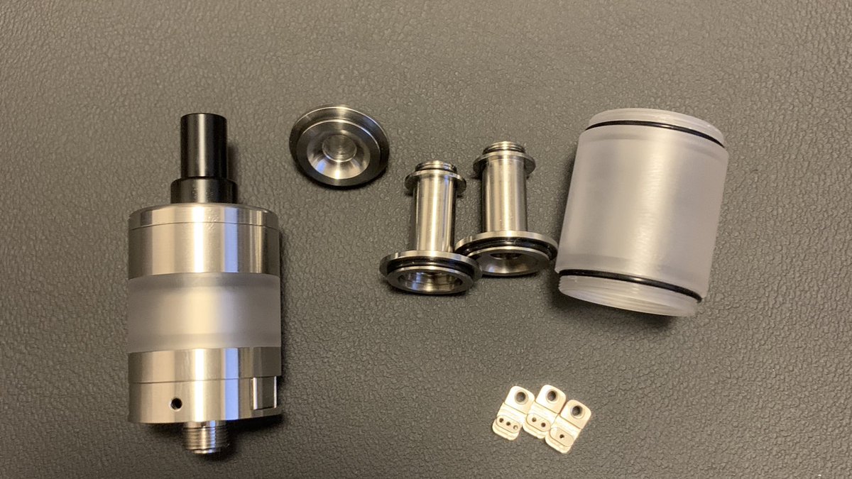 coredesign_jp's tweet photo. セット内容詳細

スタンダードセット
・本体　MTL short tank 2ml
・SS tip
・Deck air pin 3種類
・4.5ml Long tank &amp; chamber

DL kit 
・Black delrin wide tip
・DL deck part
・DL air ring
・DL deck air pin

※写真はプロトで製品版は最初の投稿のローレットデザインになります https://t.co/kF8NuKim4t