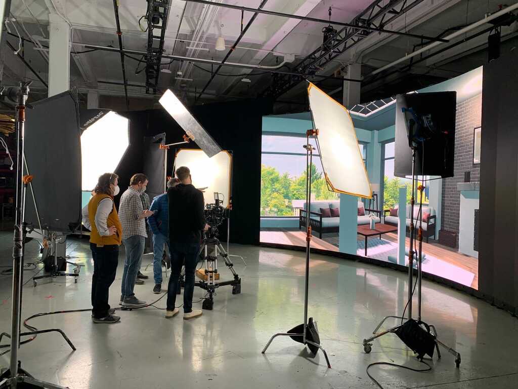 Worked on my first #XR shoot last month, mapping multiple virtual environments to 2 LED walls, and working with the DP to develop the look of each shot! #VirtualProduction #LEDWall