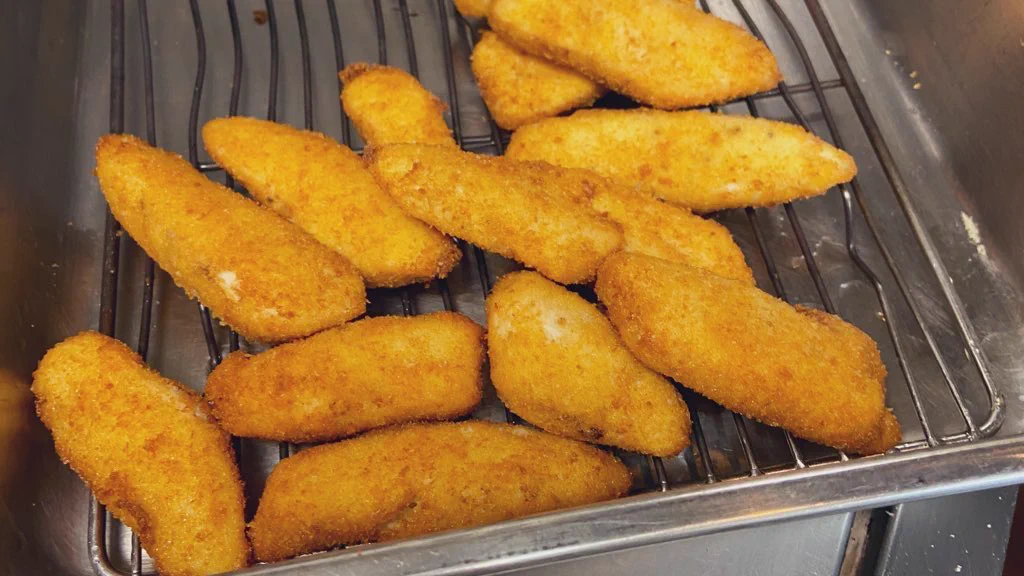 既に加熱されてるから揚げ時間も短く済む？！サラダチキンのアレンジレシピ！