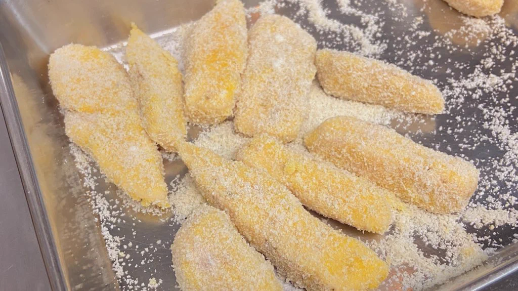 既に加熱されてるから揚げ時間も短く済む？！サラダチキンのアレンジレシピ！