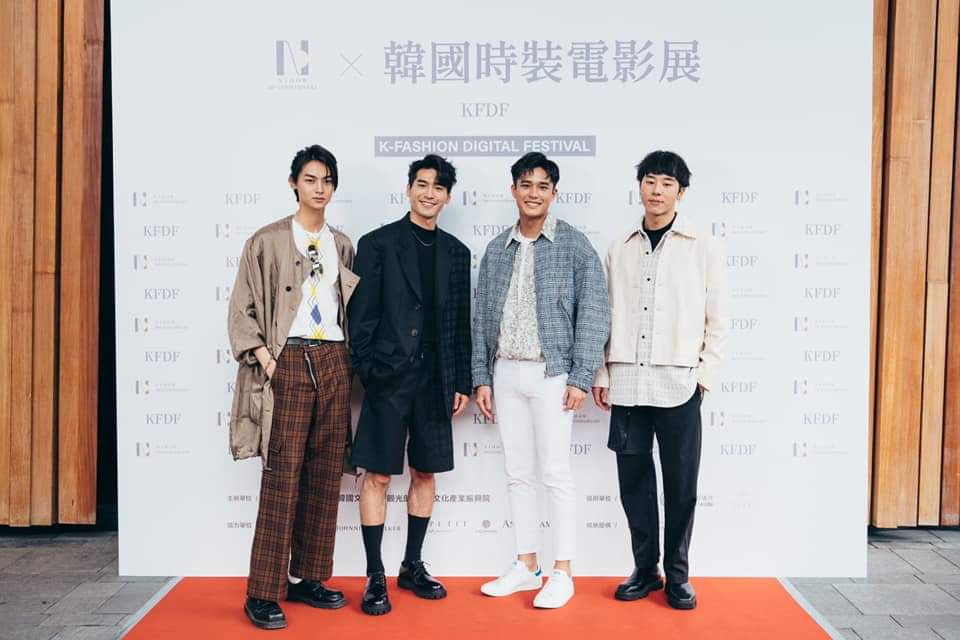 _HIStoryTH's tweet photo. ☆20210415 NIHOW x KFDF☆
วันนี้คุณ 'ใกล้ชิด' กับพวกเขาหรือยัง?💍
รูปเดี่ยวอยู่ในเธรดนะคะ^^
📷หนุ่ม ๆ HIStory4
#涂善存 #陳立安 #林嘉威 #安俊朋 #呈仁CP #呈仁 #永幸CP #永幸
#HIStory4近距離愛上你 #近距離愛上你 #HIStory4CloseToYou #LineTVTaiwan #HIStoryTH #Nihow https://t.co/iNrpeXFAmi