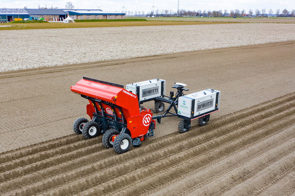 Si vous allez à <a href="/PotatoEurope/">PotatoEurope</a> en septembre prochain, vous verrez des champs de pommes de terre plantés par un robot autonome. 
 farm-connexion.com/2021/04/16/rob…