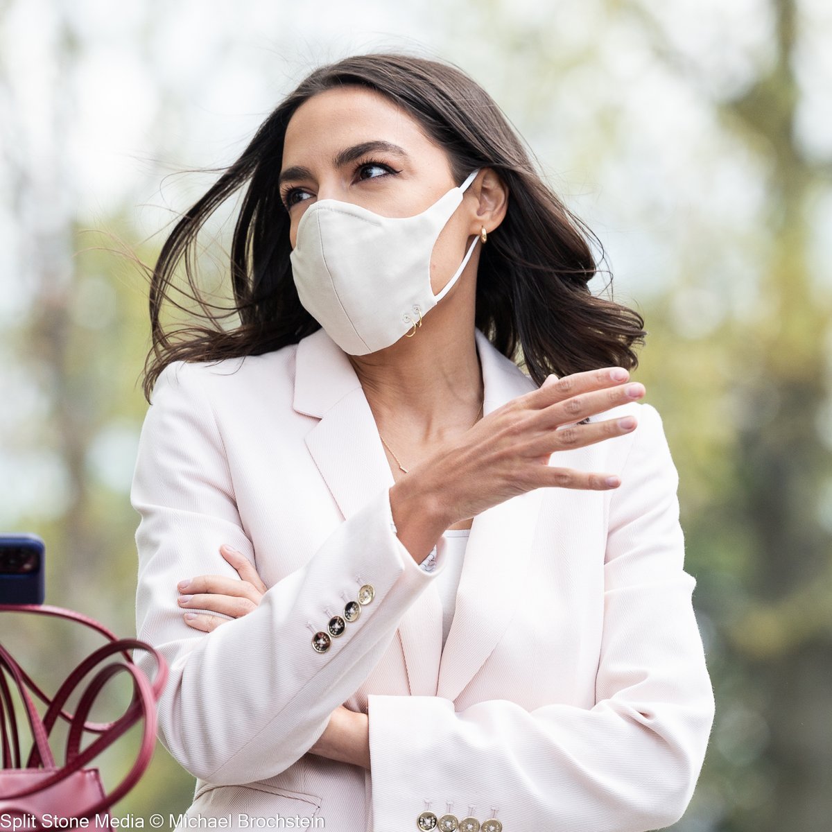 m1brochstein's tweet photo. I guess it was inevitable that someone would start accessorizing face masks - note the gold earrings (mask rings?) on AOC's face mask (bottom of mask near her raised hand) yesterday. #AOC #facemask #maskring @AOC @RepAOC #uscapitol https://t.co/hG8yKv8i08