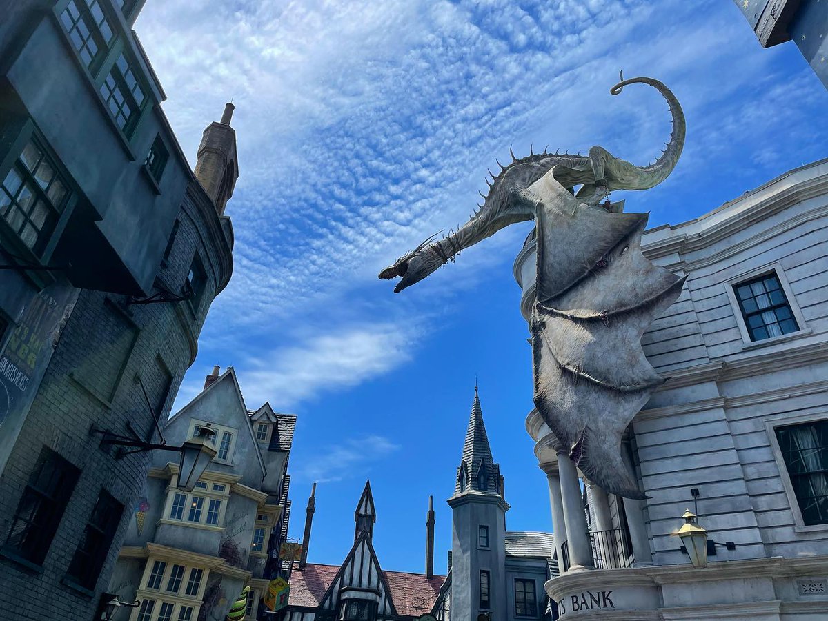 Jodicab22's tweet photo. Happy Friday. Here’s a dragon. 🔥
.
.
#universal #wandboyland #floridastuff
📸 https://t.co/H3WwWyMaXC via https://t.co/5ttQiDWlXB https://t.co/5ilHh4Sd16