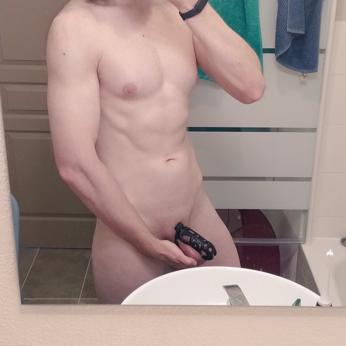 Love being locked #chastity #gay #muscleslave https://t.co/xwECcpceME