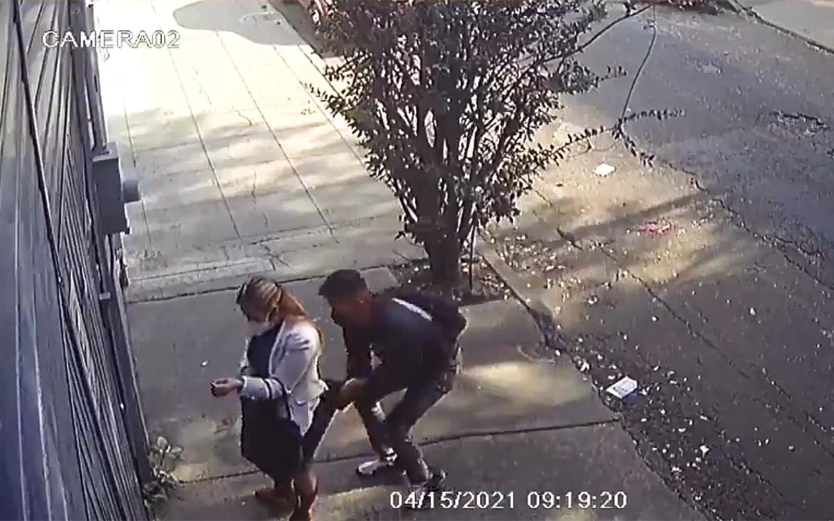 AristeguiOnline's tweet photo. #Video | Fiscalía CDMX investiga la agresión sexual a una mujer en la colonia Portales https://t.co/N1Hvje7ZAR https://t.co/2ucP42HtB9