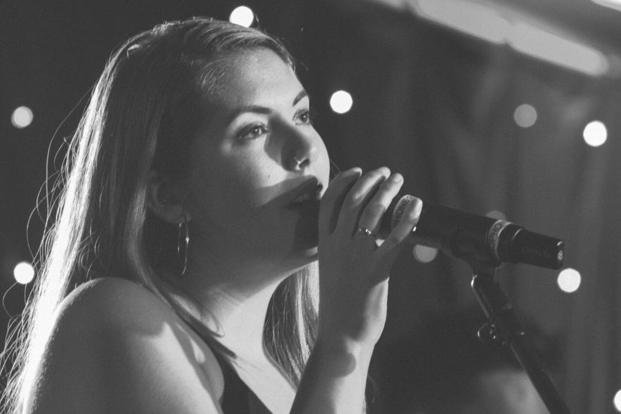 Talented <a href="/ams_exeter/">AMS Exeter</a> alumni Becky Grinham has teamed up with Justin Novak to create a series of dance pop tracks playing homage to 80s production. The first release is #Lavender, out today (16 April) – a gorgeous and groove-inciting personal record💃🏽🕺🏽✨

academyofmusic.ac.uk/exeter-alumni-…