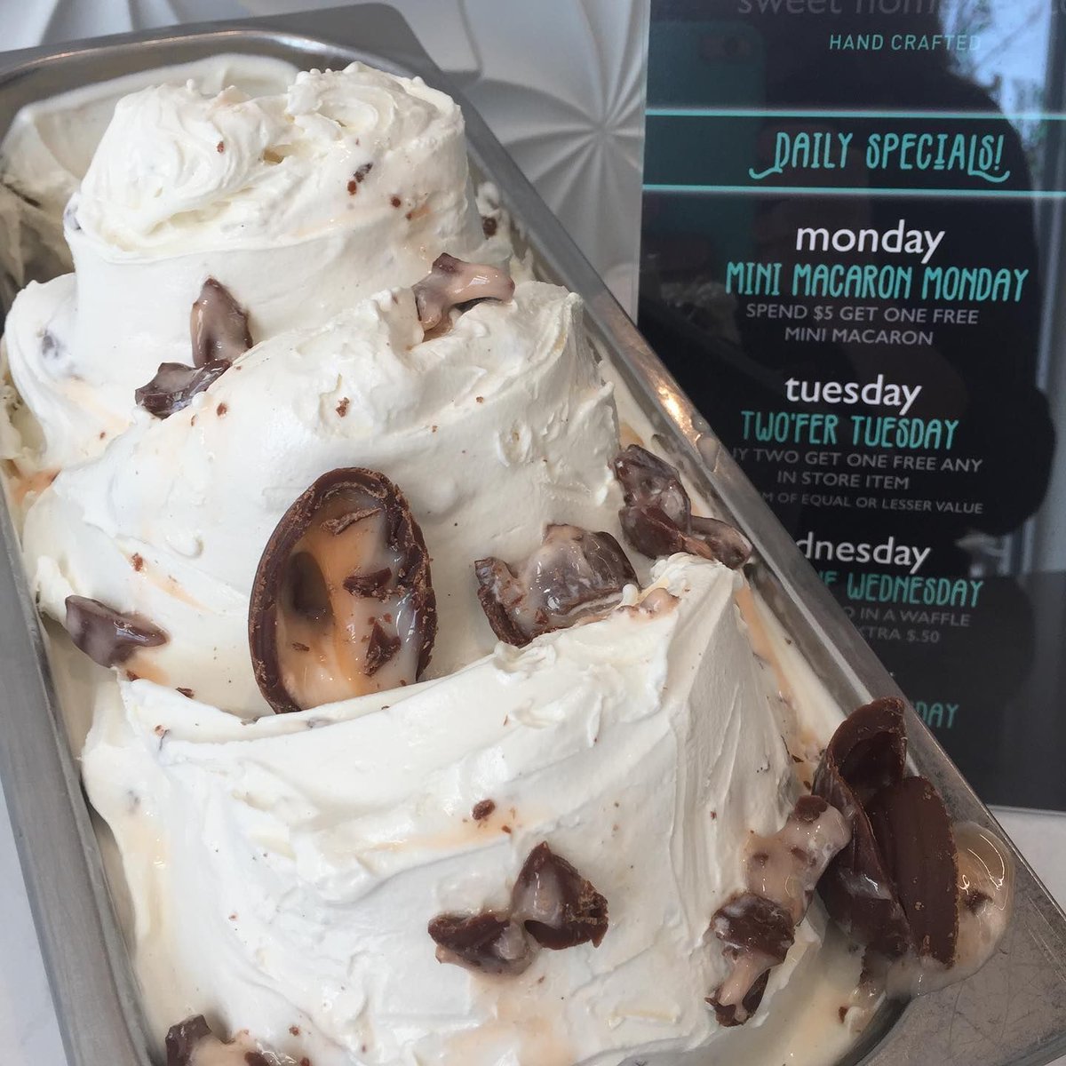 New hours at Sweet Home Gelato means it's the perfect time to stop in and try new flavors! This delicious Cadbury egg flavor is available until the end April. Store hours are M-Th 12-9, Fri 12-10, Sat 11-10 and Sun 11-9, so go give it a try!