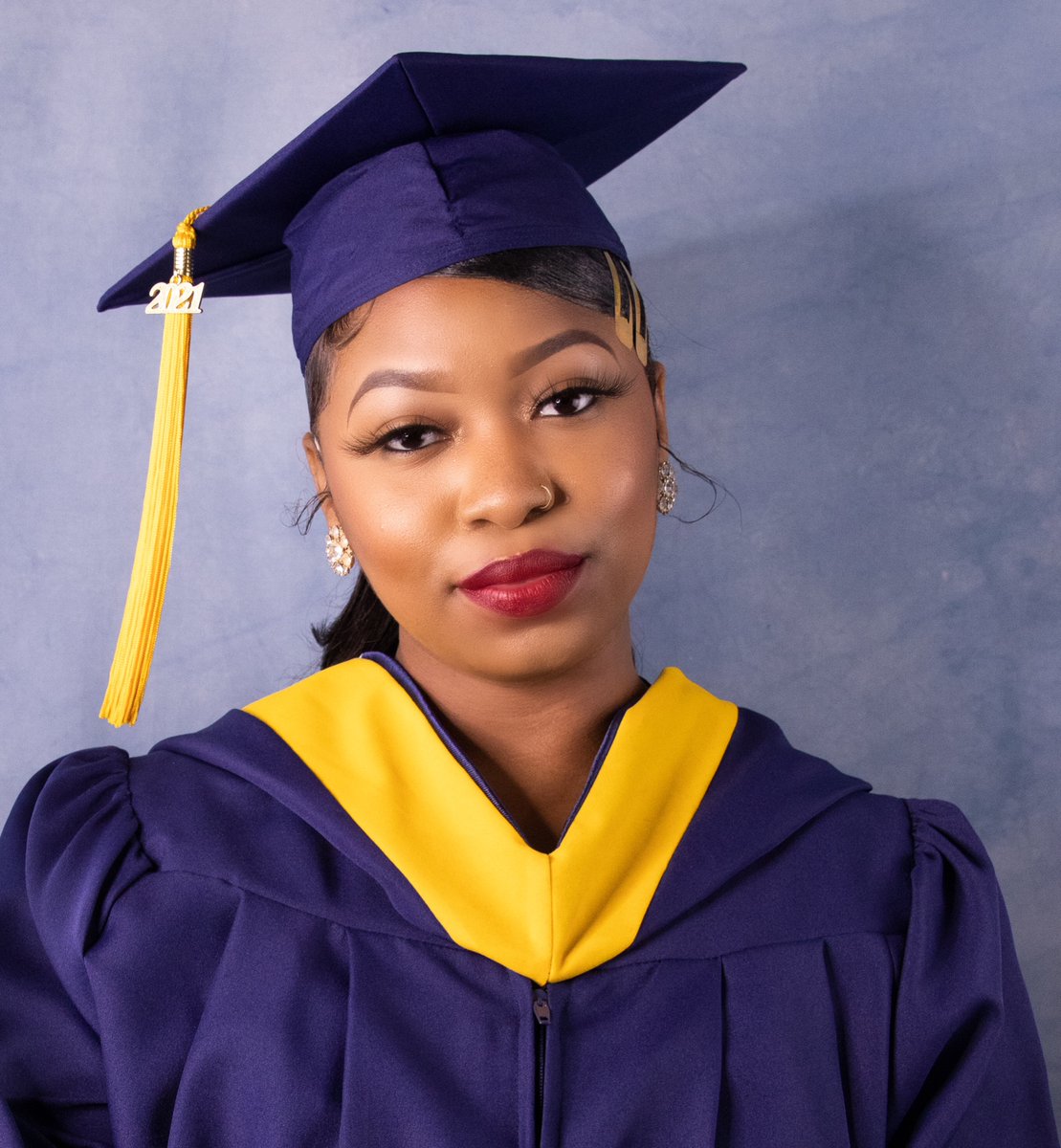 I never dreamed of success. I worked for it. 
ALUMNA STATUS LOADING👩🏽‍🎓⏳✨... 
•
•
•
•B. S. Biology, Cum Laude 🥳 #HU21 #FuturePhysician